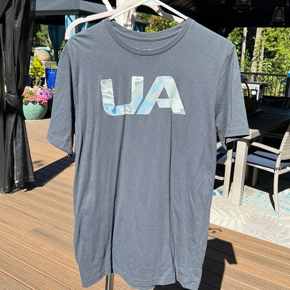 BNWOT under Armour loose fit T-shirt BUNDLE and RECEIVE an OFFER - Picture 1 of 5